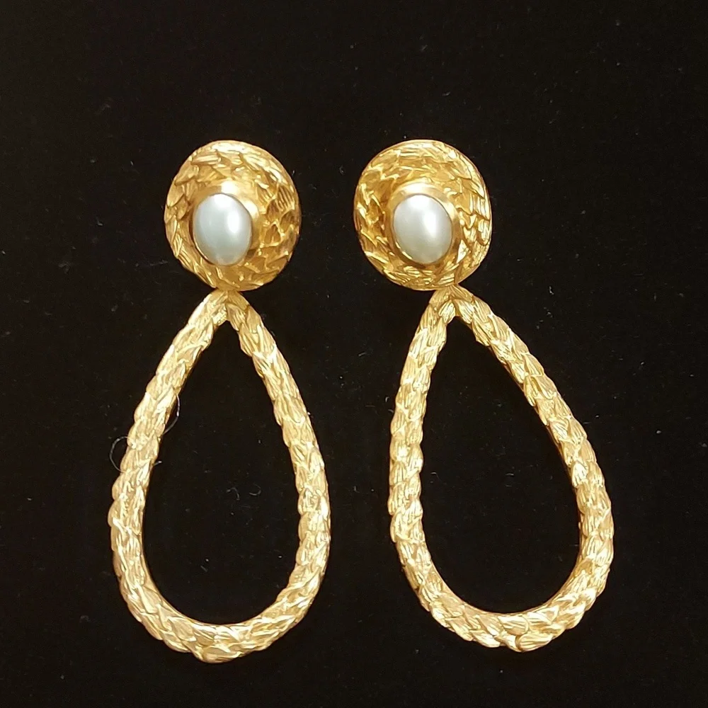 Julie Vos luxury Penelope Statement dangle teardrop earrings gold with pearls - Picture 2 of 5